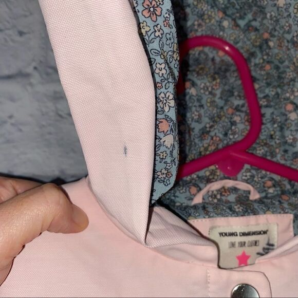 Young
Dimension snap front coat with hood light pink size 5/6 - Picture 4 of 7